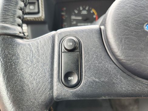 Used 1988 Ford Mustang LX RWD image 28