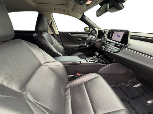 Used 2024 Lexus ES 300h w/ Premium Package FWD image 15