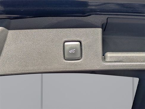Used 2022 Ford Escape Titanium image 13