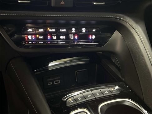 Used 2023 Buick Envision Avenir image 23