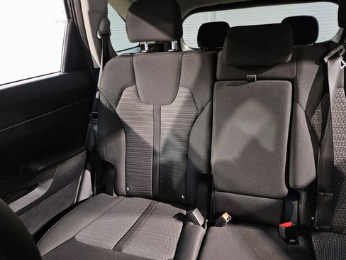 Used 2024 Kia Sorento LX image 12