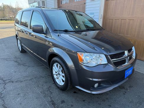 Used 2019 Dodge Grand Caravan SXT image 1
