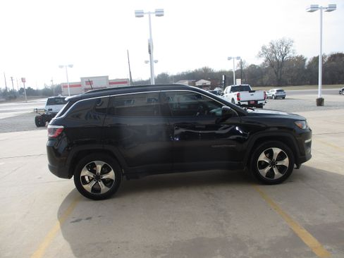 Used 2018 Jeep Compass Latitude w/ Popular Equipment Group image 7