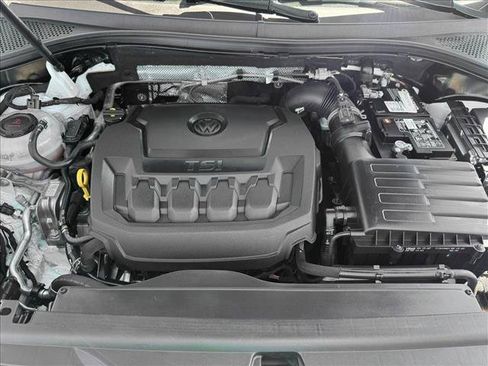 Used 2020 Volkswagen Tiguan SE AWD/4WD image 21