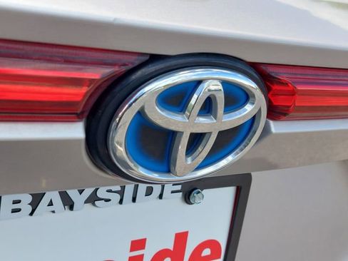 Used 2022 Toyota Venza LE image 30