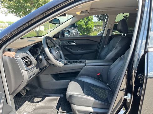 Certified 2023 Nissan Rogue Platinum AWD/4WD image 9