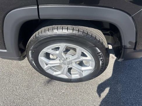 Used 2024 Jeep Compass Latitude image 15