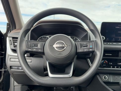 Certified 2023 Nissan Rogue SV image 18