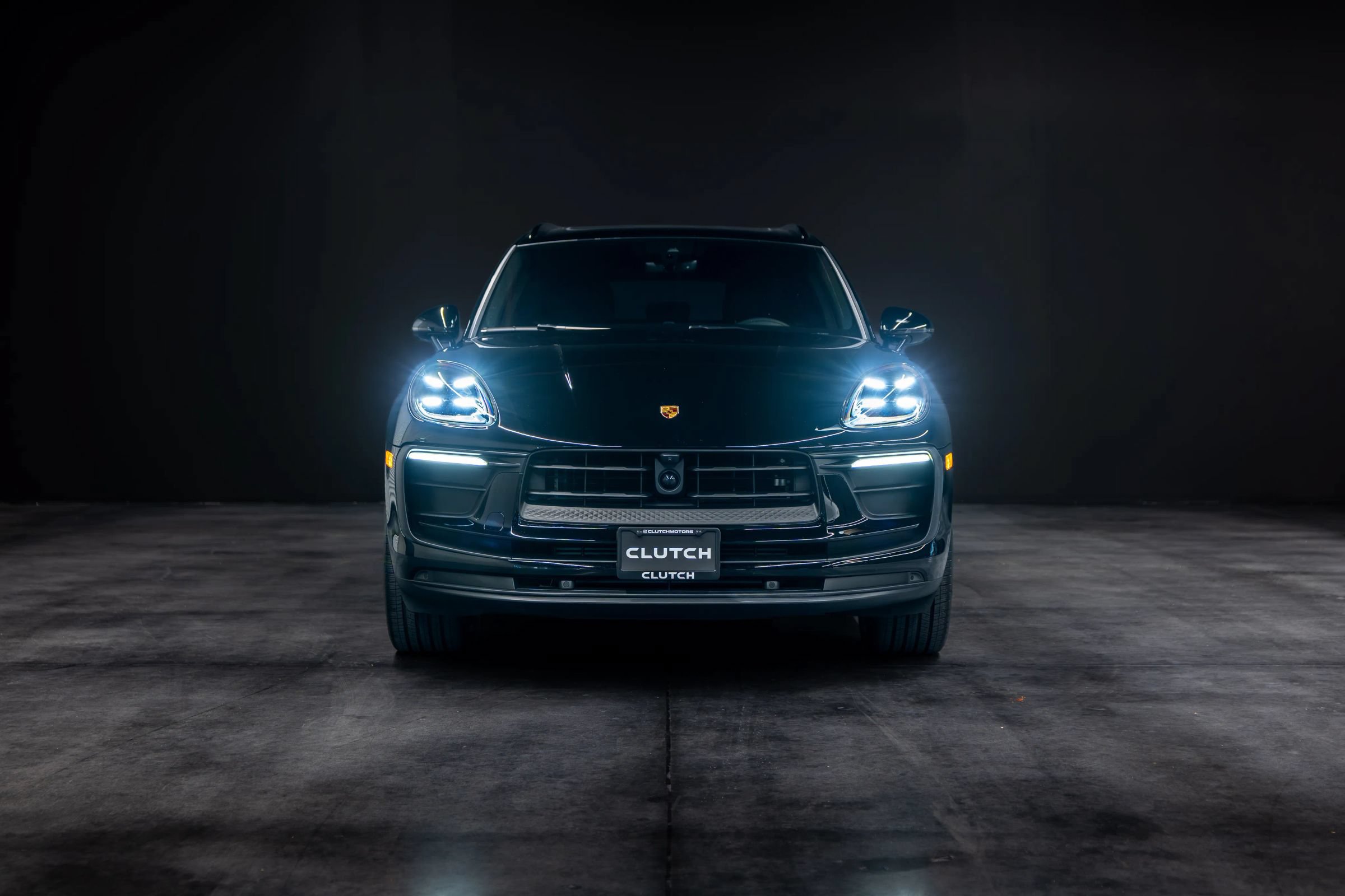 Used 2024 Porsche Macan AWD/4WD image 2