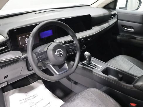Used 2025 Nissan Kicks SV AWD/4WD image 16