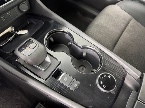 Used 2024 Nissan Rogue SV AWD/4WD image 22