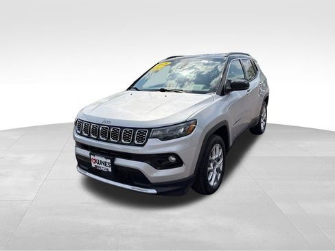Used 2025 Jeep Compass Limited AWD/4WD image 5