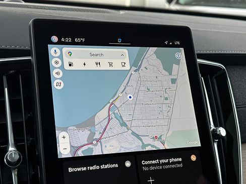 New 2025 Volvo XC90 T8 Plus w/ Protection Package Premier image 18