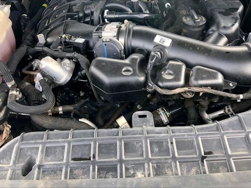 Used 2024 Jeep Grand Cherokee Laredo RWD image 33