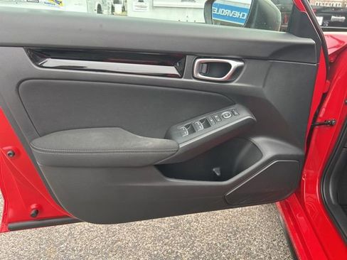 Used 2025 Honda Civic Sport image 11