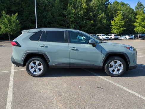 Used 2020 Toyota RAV4 XLE FWD image 3