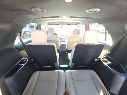 Used 2018 Ford Explorer XLT w/ Equipment Group 202A FWD image 14