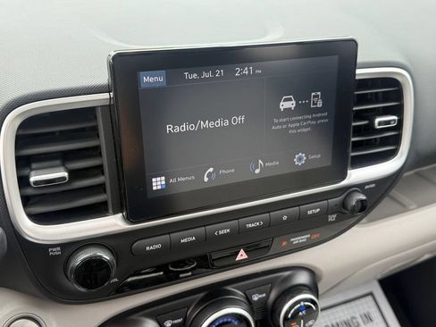 Certified 2024 Hyundai Venue SEL FWD image 22