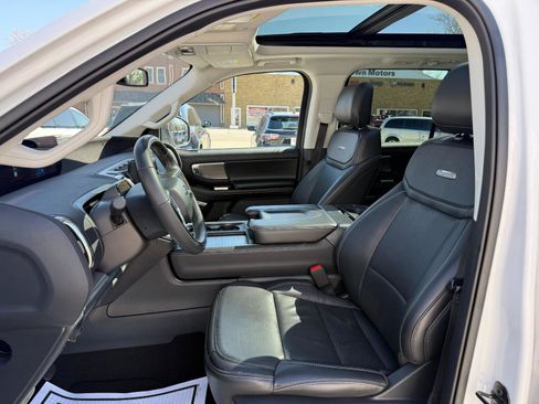 Used 2025 Ford Expedition Max Platinum image 10