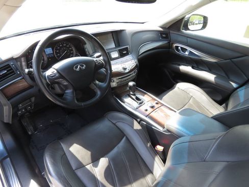 Used 2016 INFINITI Q70 3.7 w/ Deluxe Touring Package AWD/4WD image 11