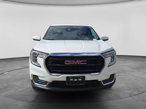 Used 2024 GMC Terrain SLE FWD image 4