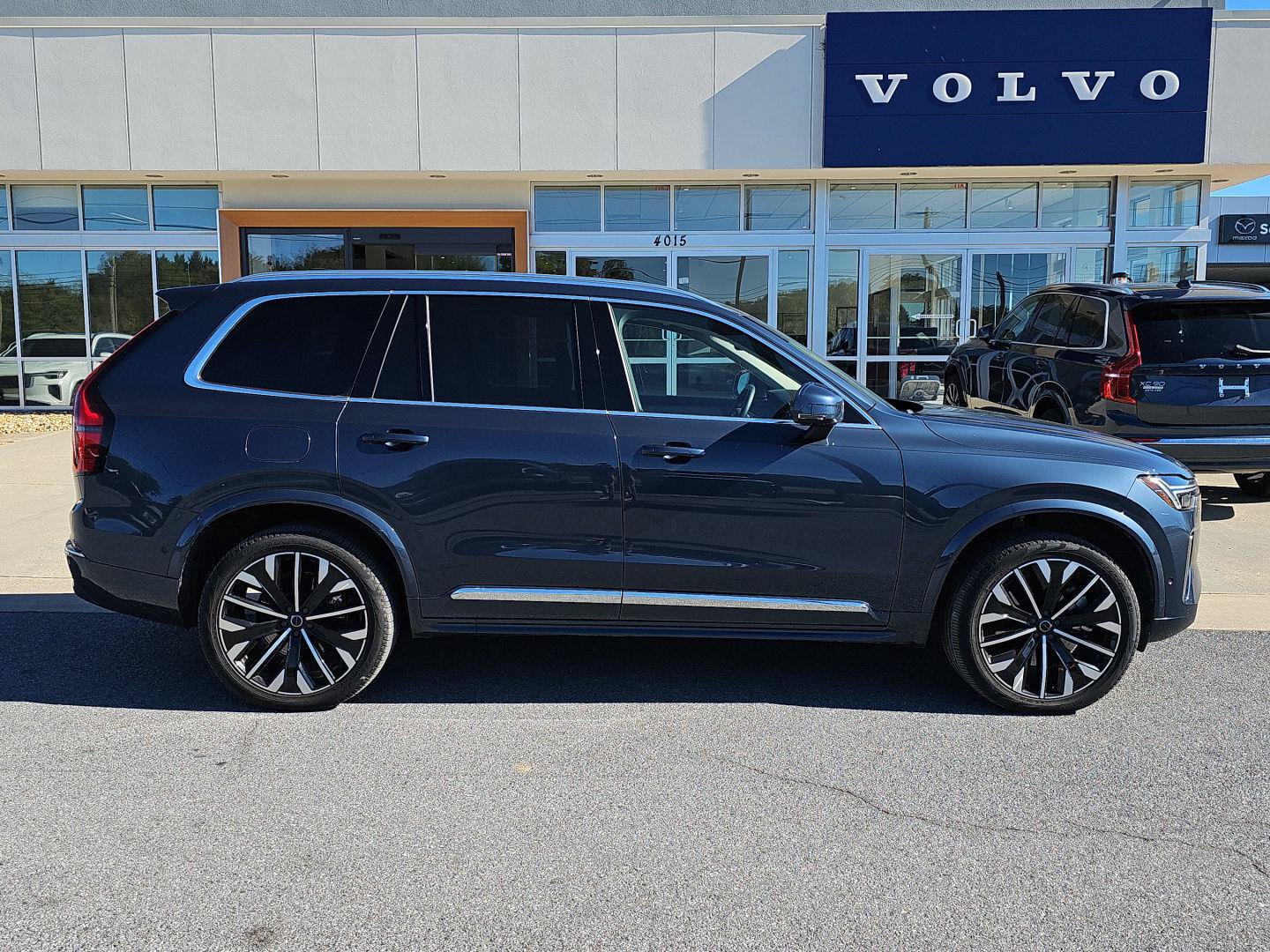 Used 2026 Volvo XC90 T8 Plus w/ Protection Package Premier AWD/4WD image 8