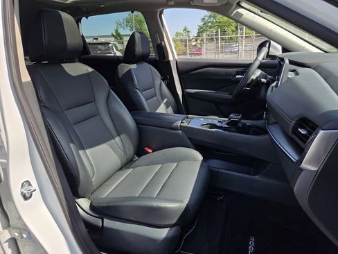 Certified 2024 Nissan Rogue SV w/ SV Premium Package FWD image 15