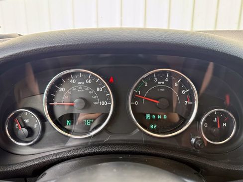 Used 2017 Jeep Wrangler Unlimited Sahara AWD/4WD image 21