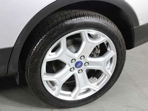 Used 2019 Ford Escape Titanium image 10