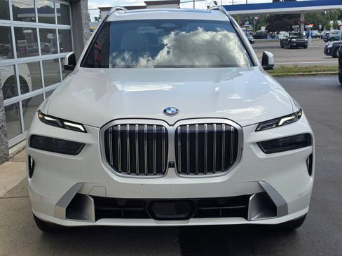 Used 2023 BMW X7 xDrive40i w/ Executive Package AWD/4WD image 2