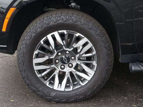 Used 2025 Chevrolet Tahoe Z71 AWD/4WD image 14