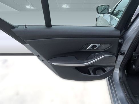 Used 2025 BMW 330i Sedan w/ Premium Package image 18