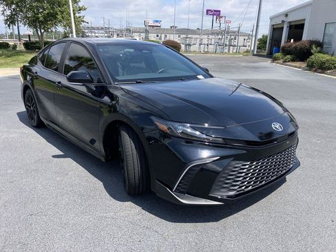 Used 2025 Toyota Camry SE w/ Convenience Package FWD image 7