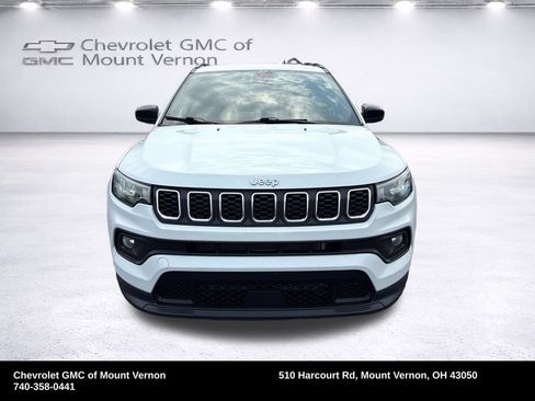 Used 2024 Jeep Compass Latitude AWD/4WD image 9