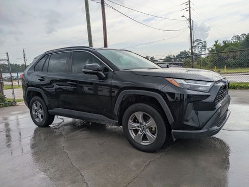 Used 2022 Toyota RAV4 XLE FWD image 2