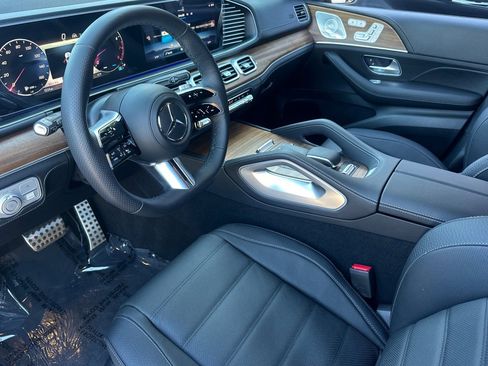 New 2025 Mercedes-Benz GLS 580 4MATIC image 13