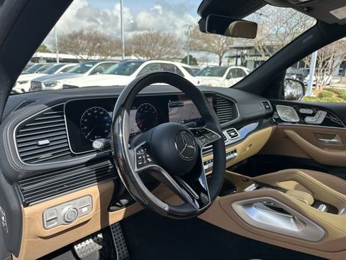 Used 2024 Mercedes-Benz GLS 580 4MATIC image 21