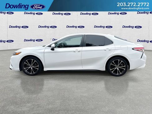 Used 2019 Toyota Camry SE FWD image 5