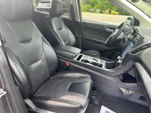 Used 2022 Ford Edge Titanium w/ Equipment Group 301A AWD/4WD image 13