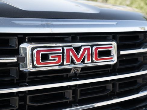 Used 2025 GMC Acadia Elevation image 29