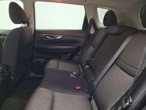 Used 2018 Nissan Rogue SV w/ Sun & Sound Touring Package AWD/4WD image 18