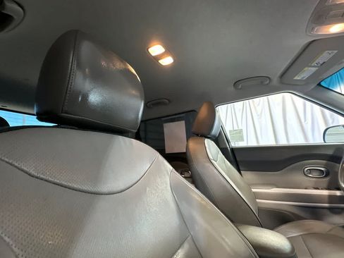 Used 2019 Kia Soul EV + FWD image 18