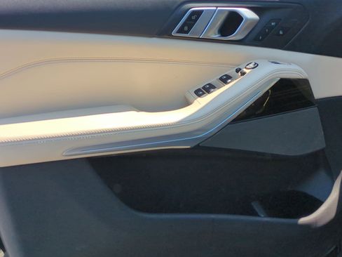 Used 2021 BMW X5 xDrive40i w/ Premium Package image 14