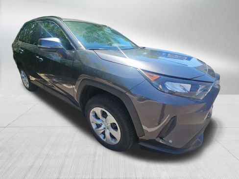 Used 2021 Toyota RAV4 LE FWD image 3