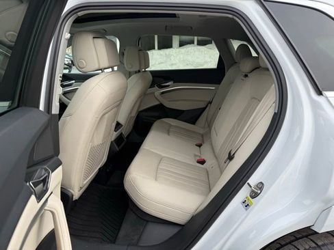 Used 2019 Audi e-tron Premium Plus image 27