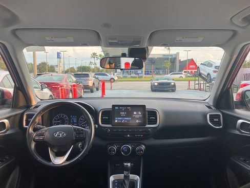 Used 2021 Hyundai Venue SEL FWD image 8