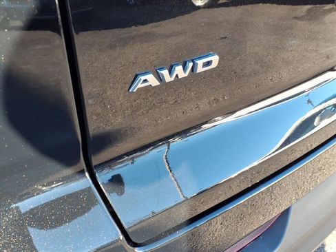 Certified 2023 Cadillac XT4 Luxury w/ Cold Weather Package image 12