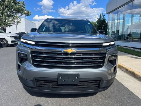 Used 2026 Chevrolet Traverse LT AWD/4WD image 2