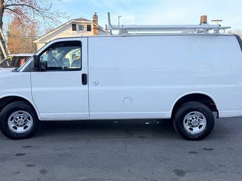 Used 2011 Chevrolet Express 2500 RWD image 9
