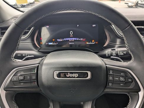 Used 2024 Jeep Grand Cherokee Laredo X image 34